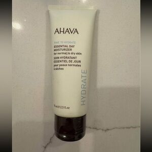 AHAVA Time to Hydrate Essential Day Moisturizer - White and Black